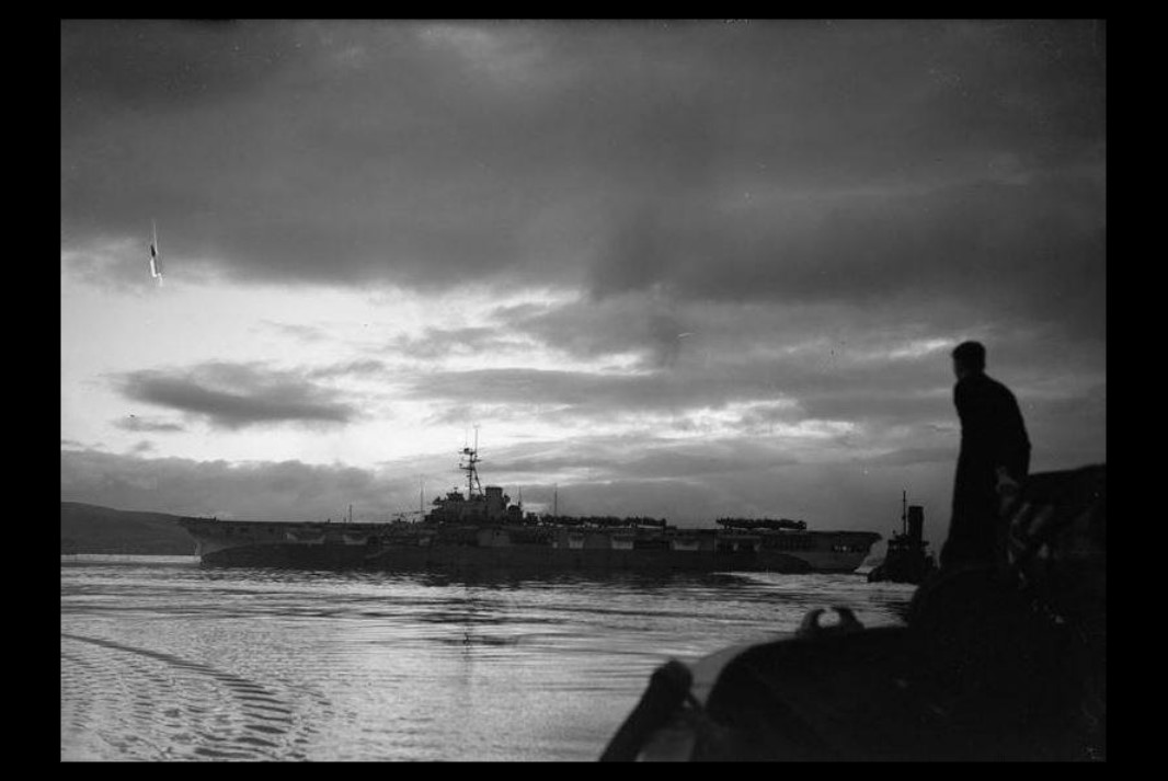 GreenockLassie's tweet photo. #GreenockHistory #HMSColossus
HMS Colossus, light fleet carrier, Greenock, 23 February 1945
More here https://t.co/QpzZr7jwQf https://t.co/cArZfVGgMb