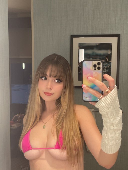 Watch rows's leaked NSFW photo on TwXstars