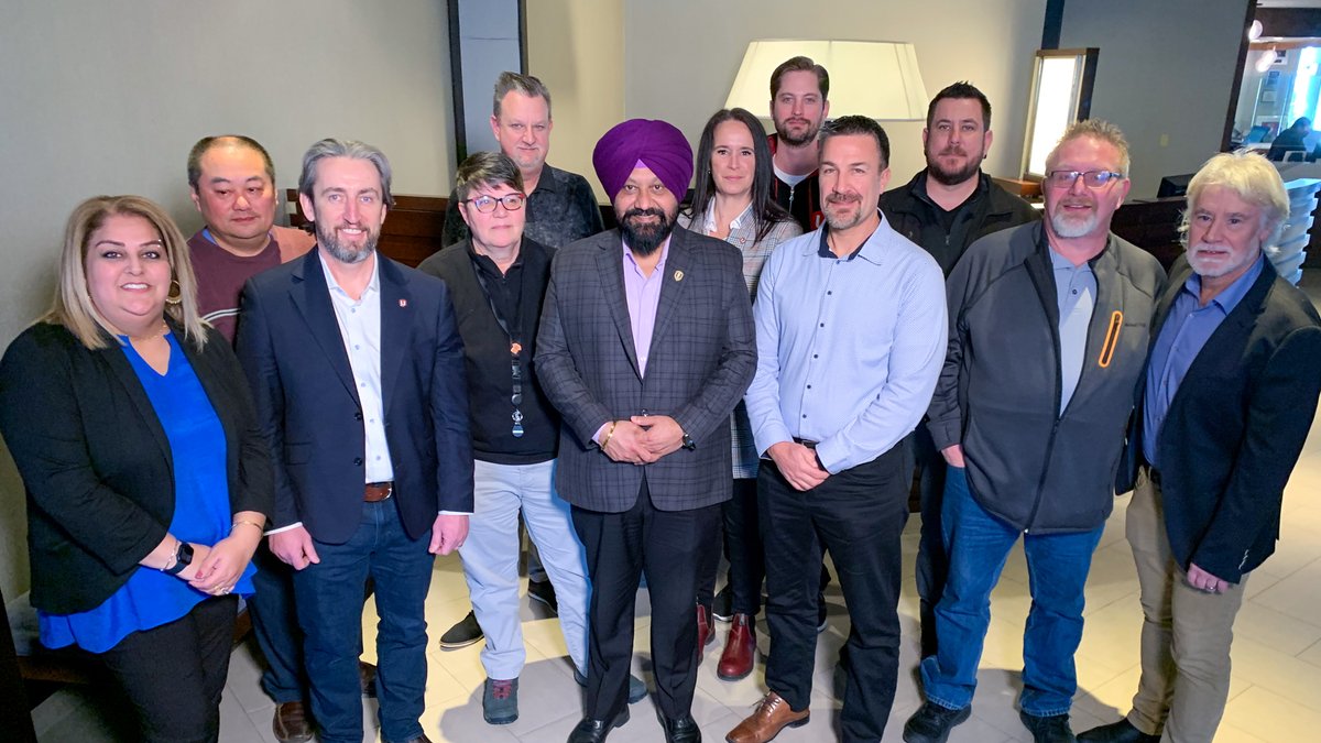 Unifor's joint Local 111 and 2200 bargaining committee met with the employer today to kick off Metro Vancouver transit bargaining. #bclab #canlab