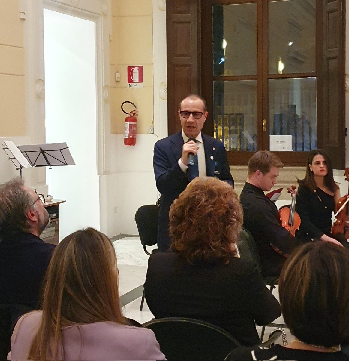 rotary2102's tweet photo. Parola al Governatore Gianni Policastri @gianpolic.
PerchΓ© festeggiare i 118 anni del Rotary?
#ImagineRotary #EnjoyRotary
#RotaryDay #Distretto2102 #Rotary #Rotaract #Interact
#RotaryYouthEnsembleCalabria https://t.co/YN1aWR8OBX
