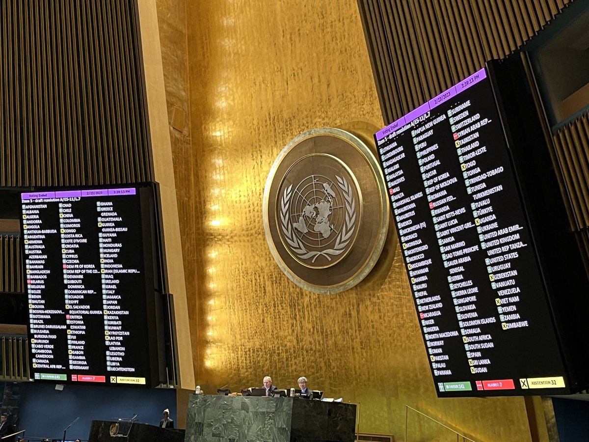 EUatUN's tweet photo. Breaking ⚡️the votes are in. 

UN General Assembly decisively adopts Ukraine’s peace resolution facilitated by the EU. 

The international community has stood up for a just, lasting &amp; comprehensive peace in #Ukraine in line with the UN Charter.

141 YES 7 NO https://t.co/tnGc89qpTC