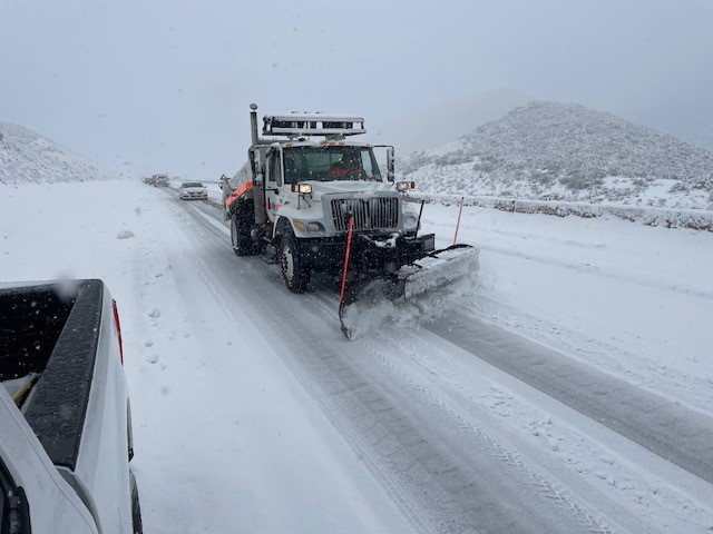 SDCaltrans's tweet photo. Caltrans District 11 crews are removing snow as fast as they can. Motorists are reminded to don't crowd the plow, don’t speed, and observe all warning notifications. If chains are required don’t proceed without them. Click here for more safety tips. https://t.co/1nc53zQGCW https://t.co/WeiA2TDgah