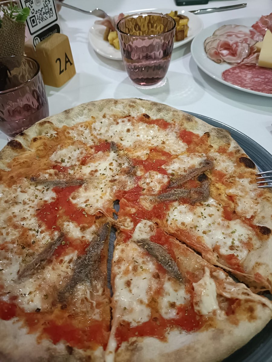 roberta91707's tweet photo. @Ali_Shinee @talktojirakit Next time come to Milan (Italy), we are waiting for you. And we have the best pizza in the world 😎 https://t.co/dBxEkfvQIs