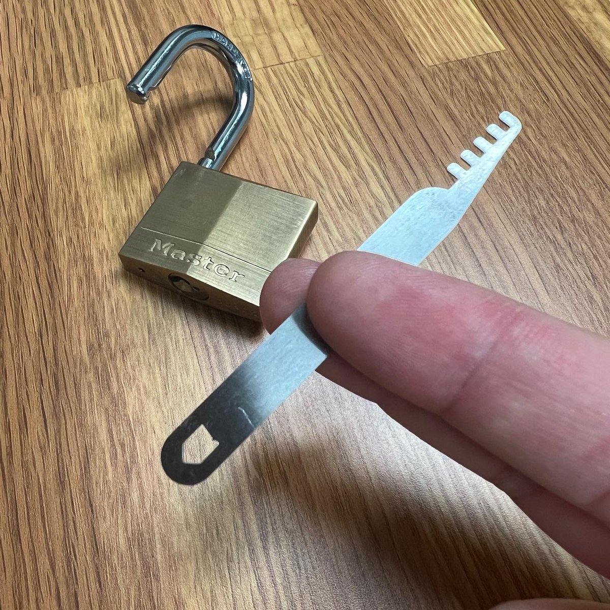 ITStactical's tweet image. Practice makes perfect. Working with comb picks begins to feel like magic once you get the technique down. They’re always worth a shot at first, just to see if you can avoid having to pick. #LockPicking #Locksport