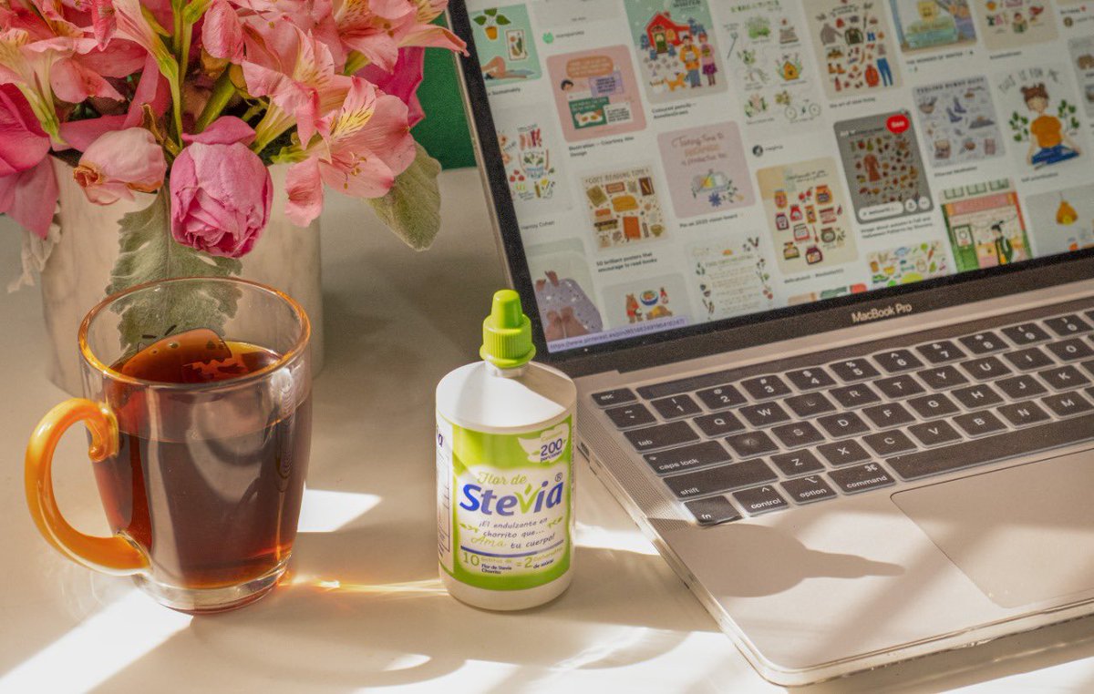 Se acerca la hora la dulce hora del cafecito!! no olvides darle el toquecito 😋 con Flor de Stevia Chorrito 🎶 #coffe #coffeoclock #stevia #nosugar #sweetlife #work #office