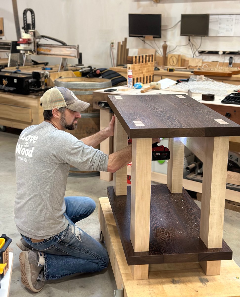 BirchBarnDesign's tweet image. This custom-made vanity is coming together and we are pretty pleased with the results. Can't wait to share close-up photos soon! The detail in the wood and craftsmanship is 💯
#bathroomvanity #customprojects #madeforyou