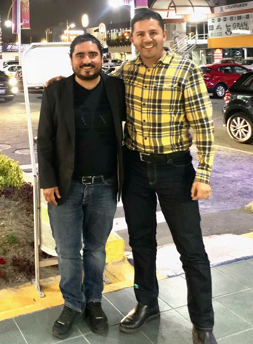 SebHOrozco's tweet photo. Un gusto platicar con mi amigo @nievapardo. Agradezco su confianza para trabajar juntos desde el @PRIPueblaCapi, dónde son recibidos todos los perfiles que en algún otro lado no fueron aprovechados. Sabemos que con su experiencia podremos seguir #Reconstruyendoelrumbo de Puebla. https://t.co/w9Q75pyRuN