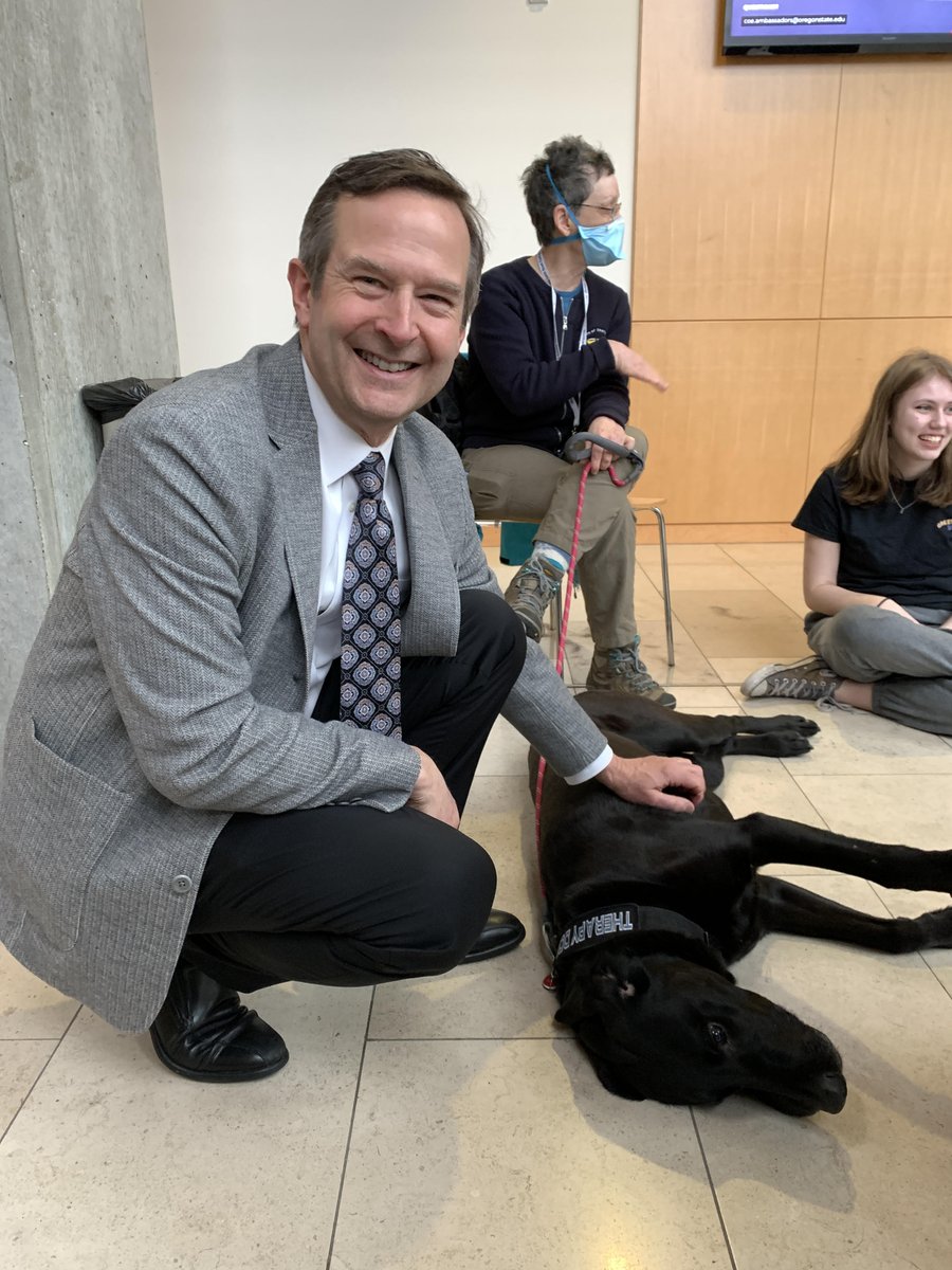 EngineerDeanOSU's tweet photo. Spent time with the Engineering Student Council and their furry guests at the Canines in Kelley event for Engineering Week! #engineeringoregonstate #engineeringweek https://t.co/pll2RzXZCZ
