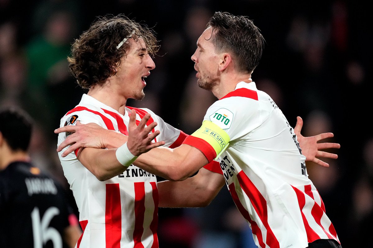 ProximaJornada1's tweet photo. A disappointing night for PSV but a really strong cameo from Fábio Silva.

Silva came on for PSV in the 62nd minute, provided an assist for the opener in the 77th minute and scored in the 95th minute.

PSV won 2-0 but lost 3-2 on aggregate to Sevilla. https://t.co/G9zHQieXQb