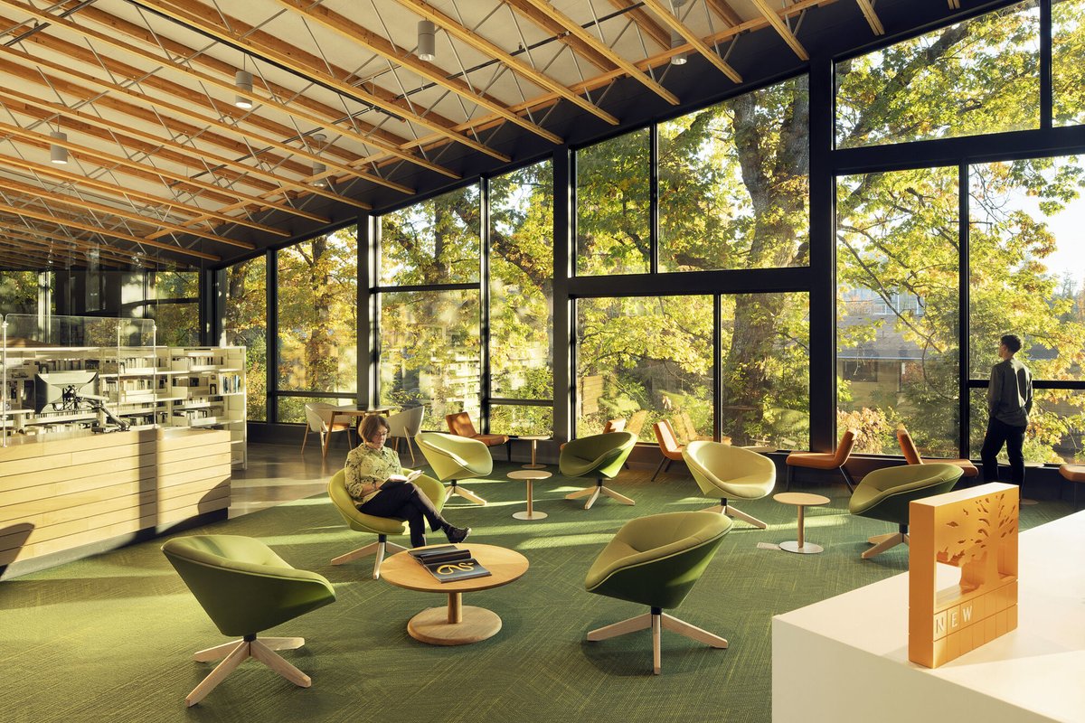 NeoCon_Shows's tweet image. With their natural shapes and undulating curves, @keilhauer’s Luno and Celia lounge chairs are integral features in the Ledding Library in Milwaukie, designed by @hackerarch. #NeoCon2023 #TogetherWeDesign #NeoConExhibitor