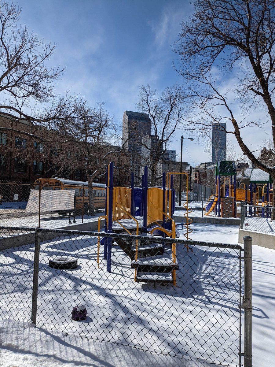 MorganLearning's tweet image. Sunny, cold morning for bus duty in Denver! But ya gotta love this city! 🥶😎