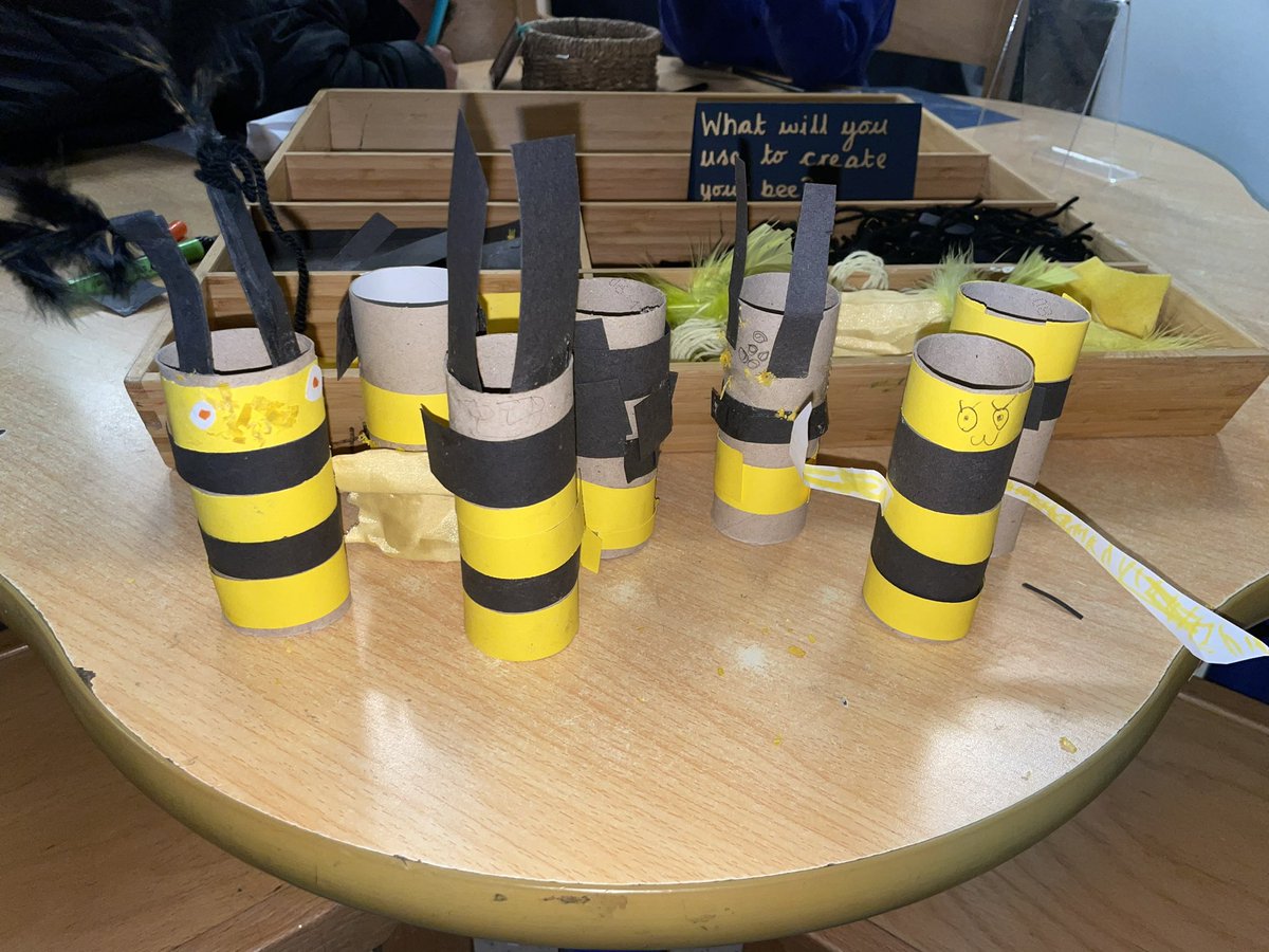 This term we’re learning about the importance of bees. This week the children are ‘buzzing’ with excitement engaging in their immersive environment. Labelling a bees body, using fine motor skills to move ‘pollen’ into the ‘hive’ and getting creative making their own bees.