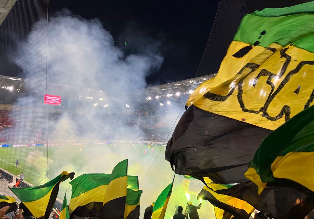 Alexis_Vrg's tweet photo. C’était la Coupe d’Europe du Nantes FC, et c’était magnifique. 💛

6 mois, 8 matchs, 4 déplacements : Bakou, Fribourg, Athènes, Turin. 🇦🇿🇩🇪🇬🇷🇮🇹

Des souvenirs pour la vie. https://t.co/AgypwG9sBK