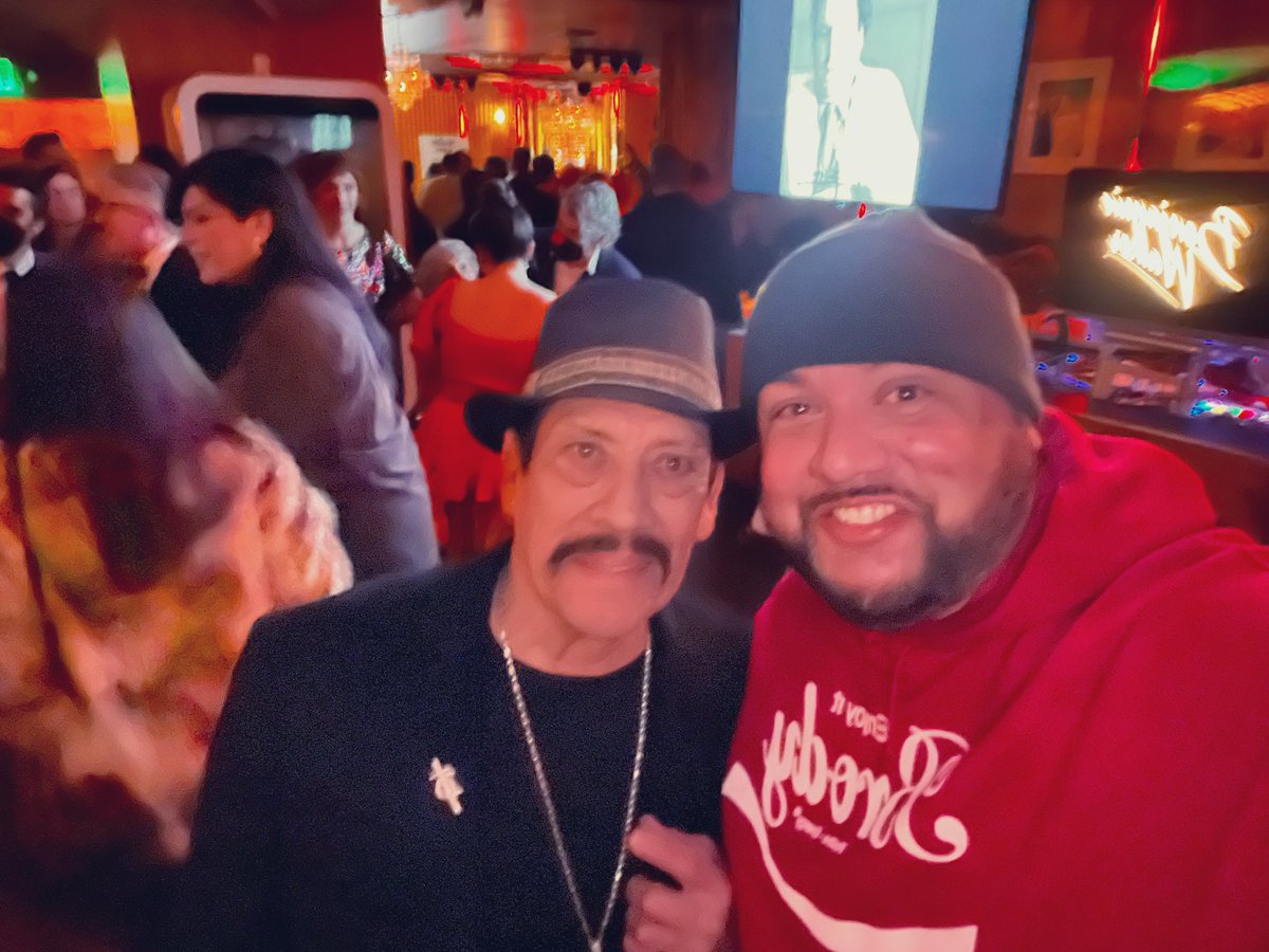 TommyGodlove's tweet photo. The Machete & The Godlove finally link up! #EnjoyUs 👍 https://t.co/gDntDZbw9V