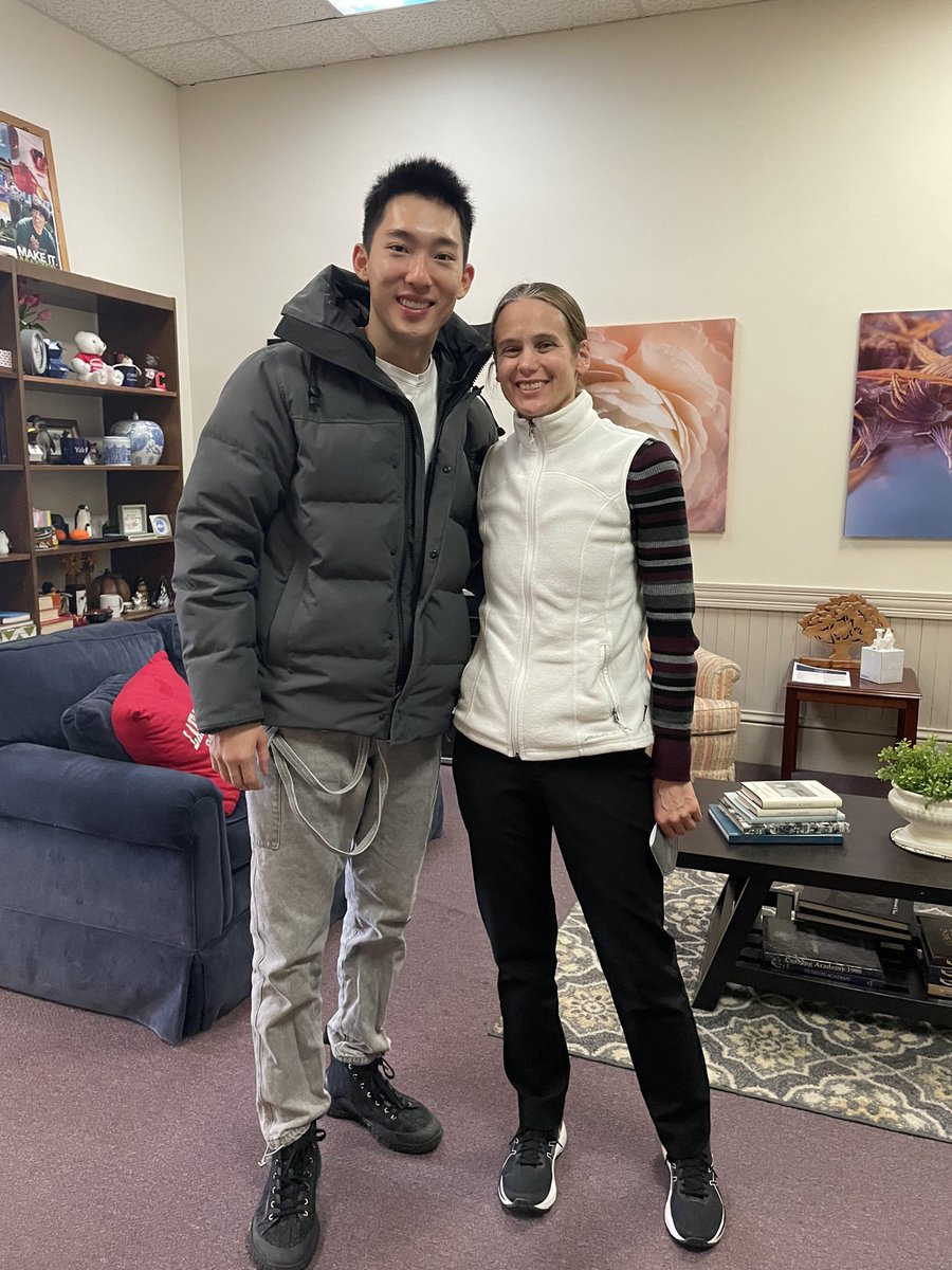 We love it when alums stop by and share stories about their great college fit! Ethan Yu ‘18 had a great experience at NYU. Pictured here with Ms. Roller #CushingCollegeCounseling #alums #RollPens #PoweredByConnection