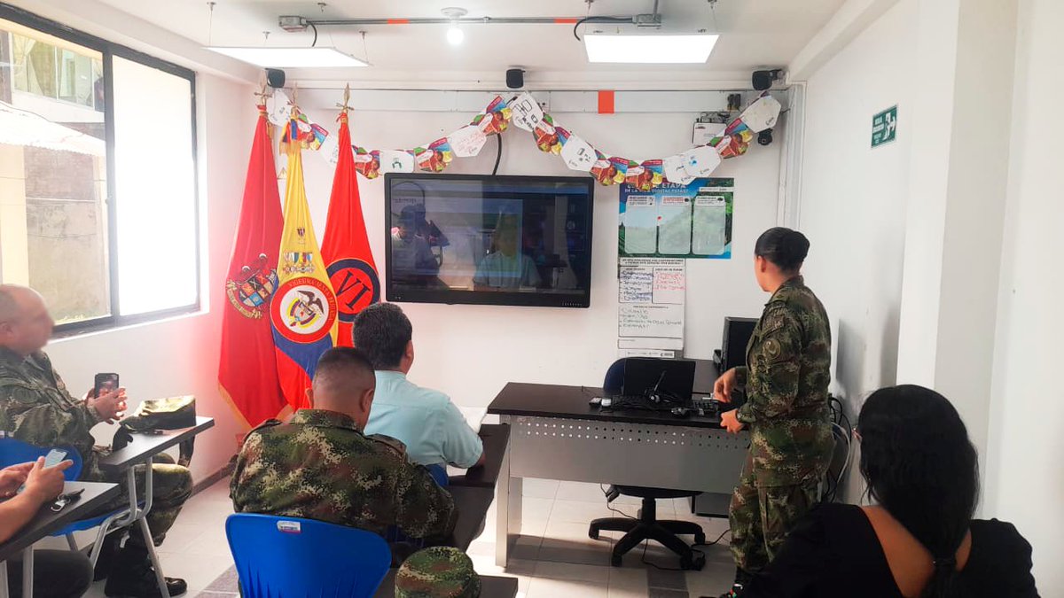 PNCAVandired's tweet photo. #AmazonasConectado Con éxito se llevó a cabo la Inauguración del Punto Digital de la Brigada de Selva #26 en el municipio de Leticia en Amazonas. Ahora, las fuerzas militares podrán seguir disfrutando de las herramientas TIC y servicios que este lugar ofrece.  
@Ejercito_Div6 https://t.co/Xd0RwWw2L6