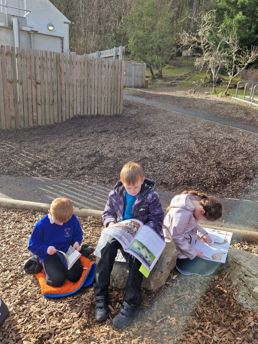 strathyps1's tweet photo. Viking research is underway in the storytelling area! #StrathyreReads https://t.co/Lb0ho1TQVh