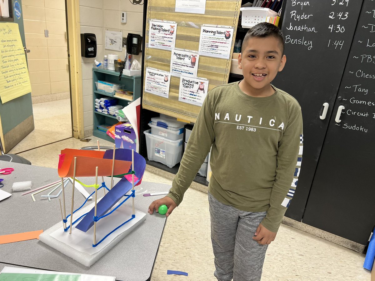 Laura Sicks tweet media