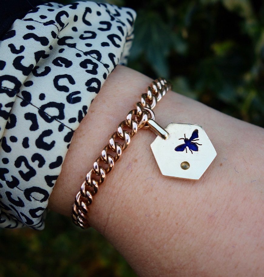 ruthamorrison's tweet photo. Special commission yellow gold bee 🐝 bracelet with harris tweed and citrine gemstone for a 50th birthday. #goldbracelet #goldbracelet #goldjewellery #goldchains #gemstone #citrinebracelet #citrine #bee #beebracelet #beejewellery #goldbee #harristweed #isleofharris #outerhebrides https://t.co/b4oHXcEUhV