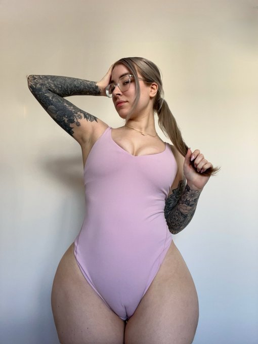 Not my usual type of pic but I felt cute, what do you think? 🥹 https://t.co/llTgrnXX5X