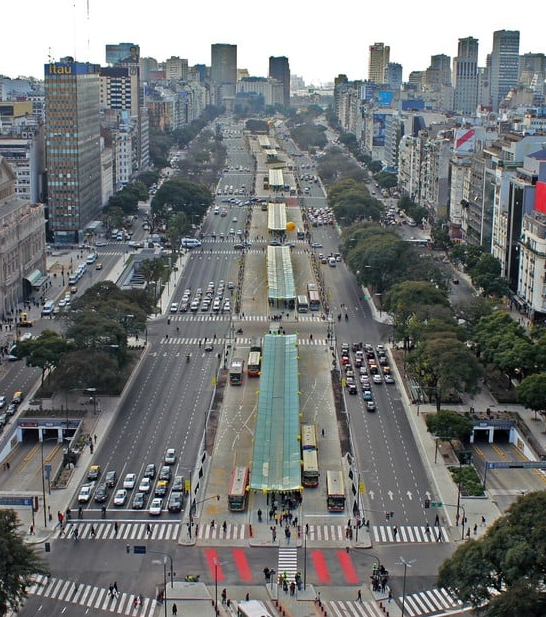 El Metrobús de los Colorados / El Metrobús de los haraganes (según <a href="/SantiPenap/">Santiago Peña</a>)