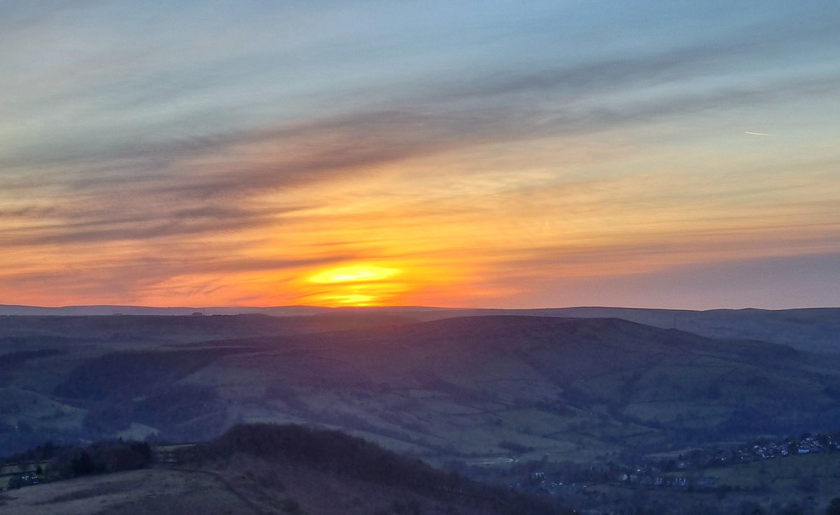 Simon Walkden on Twitter "A very chilly sunset walk on Higger Tor