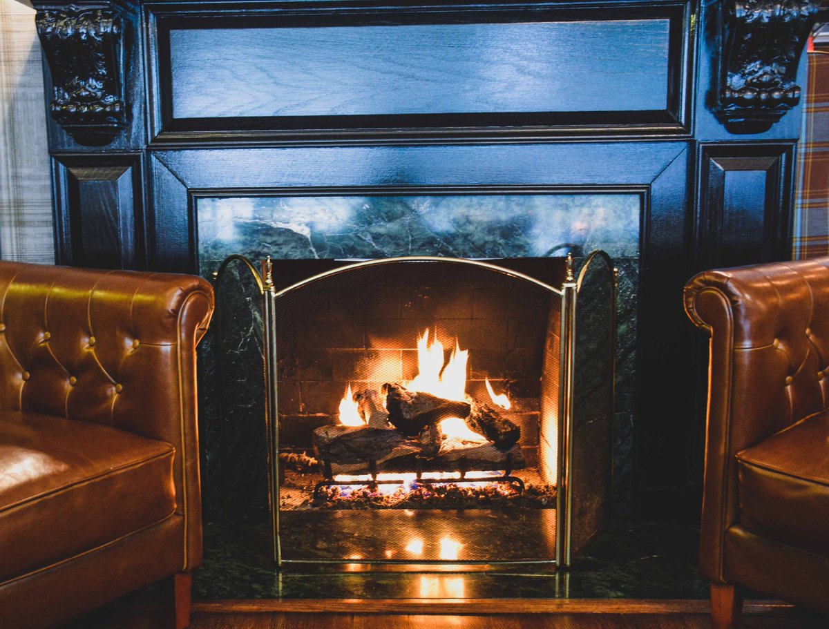 maghousepas's tweet photo. Don't let rain (or sleet or snow 👀) stop you from making plans at our House tonight! We've got a spot right by the fire and all your favorite cocktails to keep you warm. 🥃🔥 https://t.co/XMly57Yj6v
