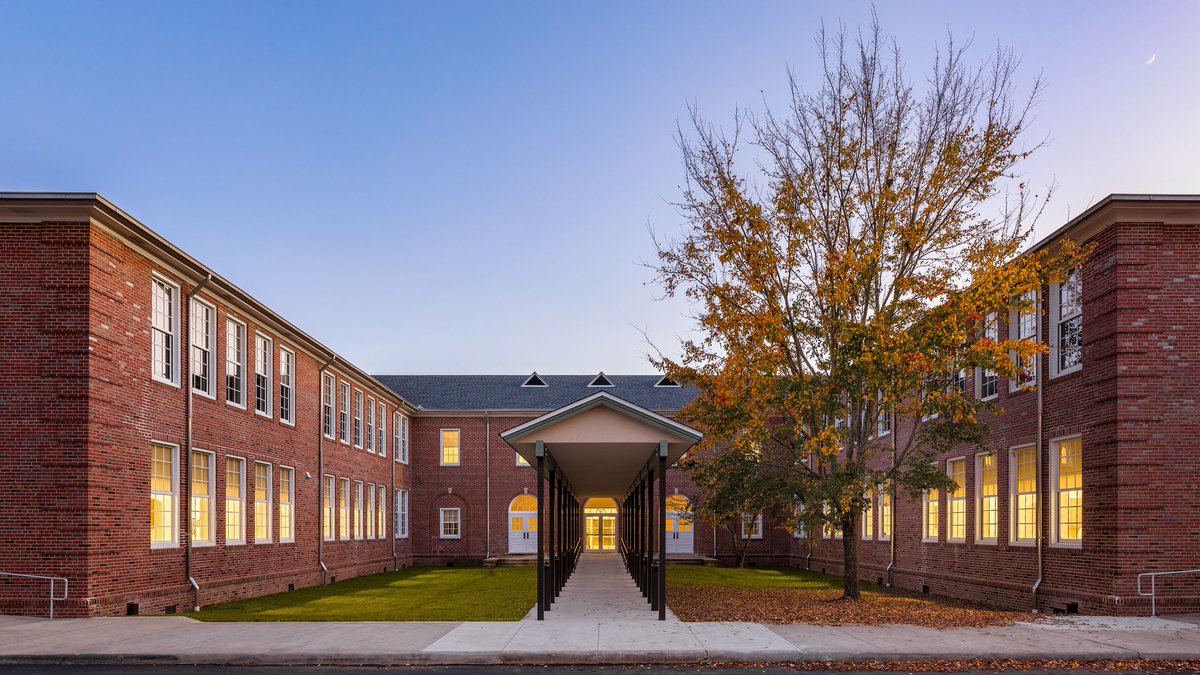 #TBT

Five years ago today we warmed our beautiful, new Jackson Street home and revealed our new name. Happy 're-brandaversary', Community Health Northwest Florida! 💙

#GrandOpening #GladtoBeHere #Pensacola