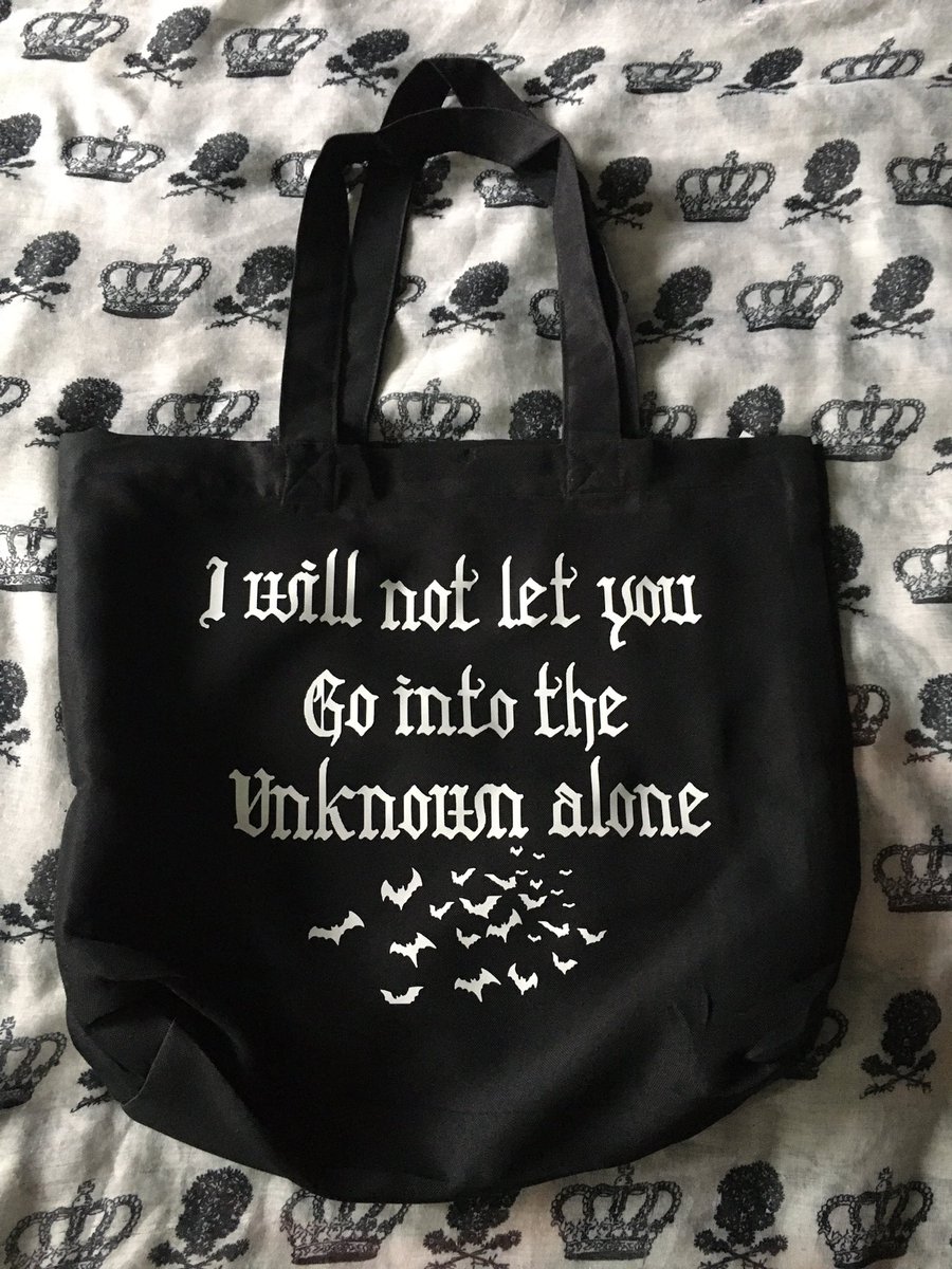 bookishqueenart's tweet photo. $16 tote bags 🥰🖤🖤
These and more available in my shop (link in bio) #jasonvoorhees #fridaythe13th #campcrystallake #edgarallanpoe #dracula #beetlejuice #nevertrusttheliving #heartagram #goth #gothic #gothgirl #altgirl #horrorlover #horrortotes #horrorobsessed #horrorcommunity https://t.co/XN4JNi4flz