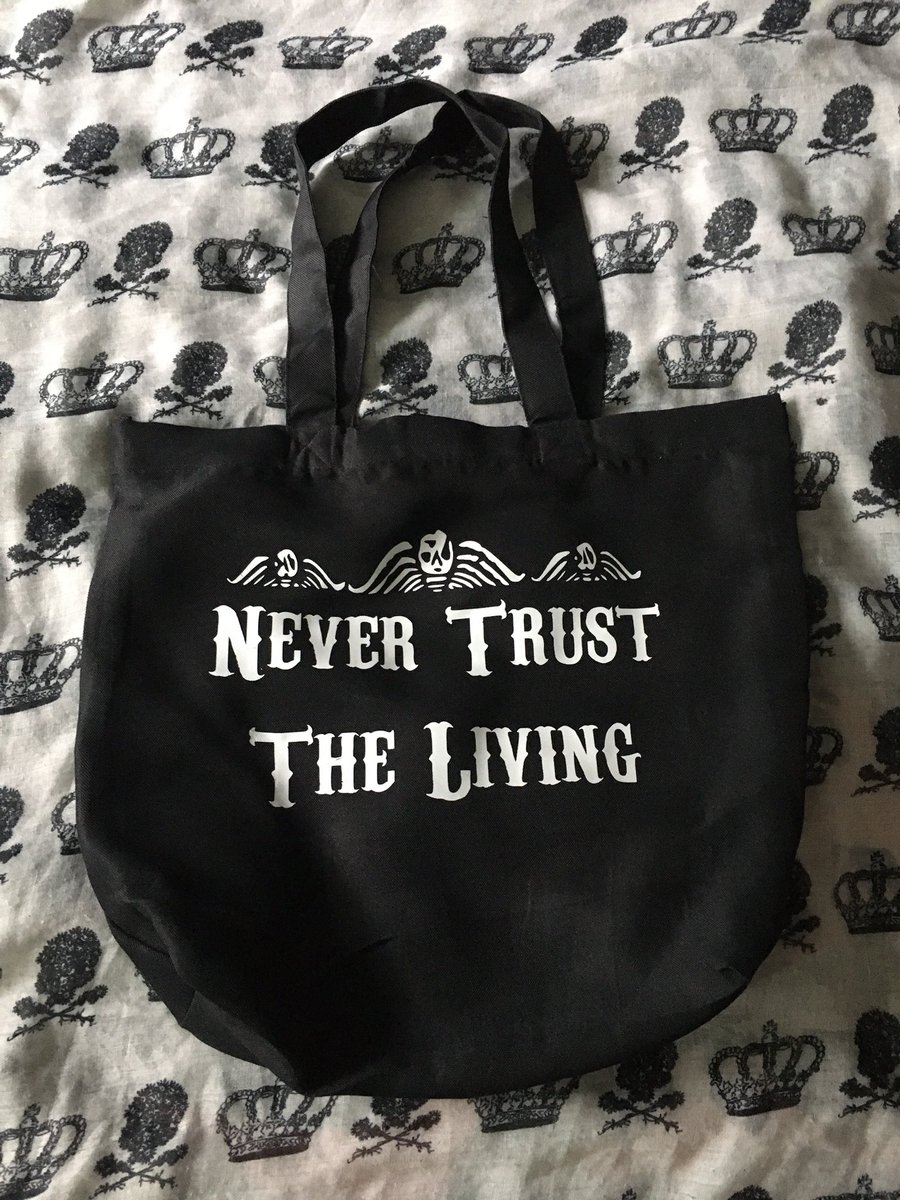 bookishqueenart's tweet photo. $16 tote bags 🥰🖤🖤
These and more available in my shop (link in bio) #jasonvoorhees #fridaythe13th #campcrystallake #edgarallanpoe #dracula #beetlejuice #nevertrusttheliving #heartagram #goth #gothic #gothgirl #altgirl #horrorlover #horrortotes #horrorobsessed #horrorcommunity https://t.co/XN4JNi4flz