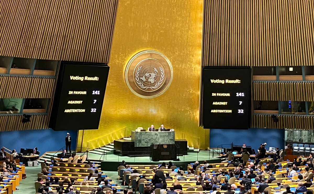 The United Nations General Assembly #UNGA has voted today. 

141 countries called for a just, lasting and comprehensive peace in #Ukraine. 

The overwhelming majority of the international community has spoken clearly: Russia must stop its aggression. 

It needs to stop now.