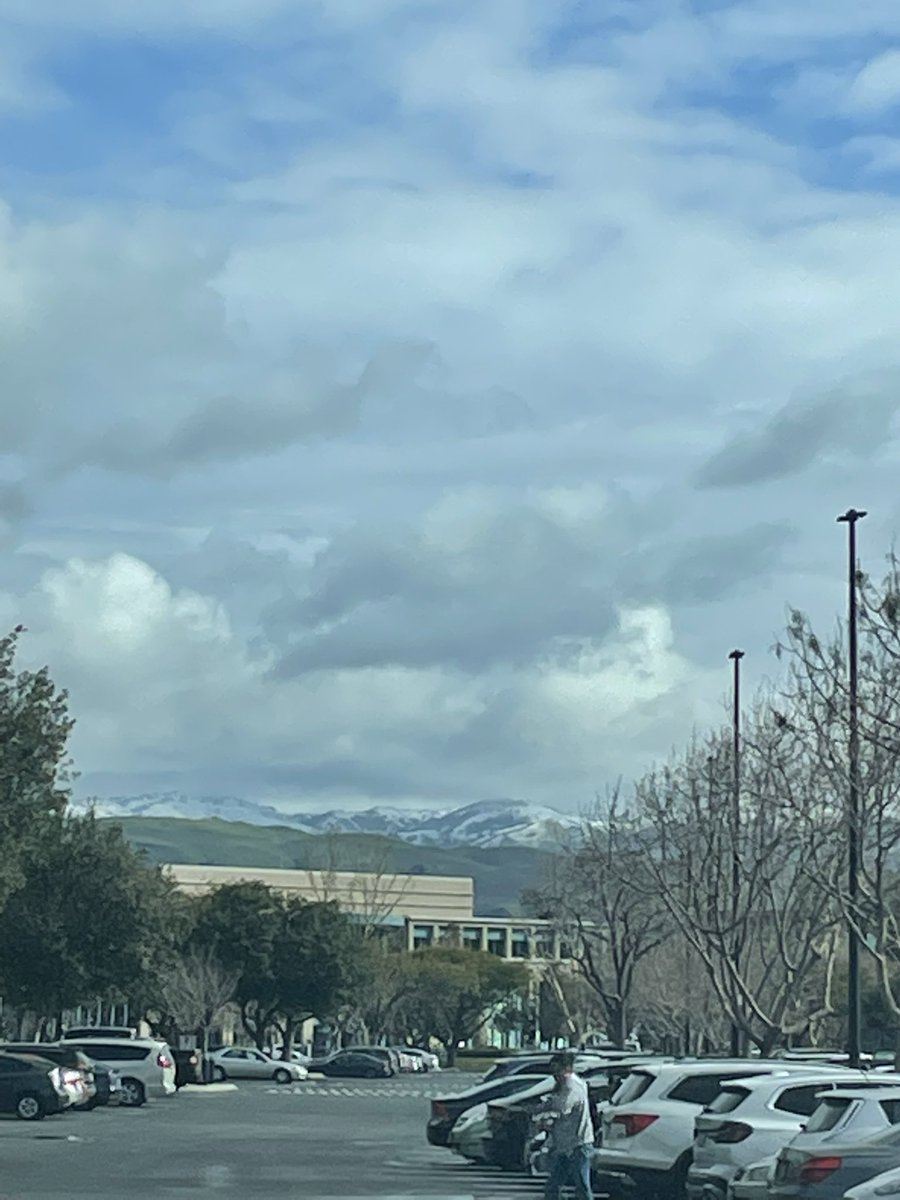 raghavi1195's tweet photo. Did I just see snow in the Bay Area? https://t.co/bbfxMJSdJX