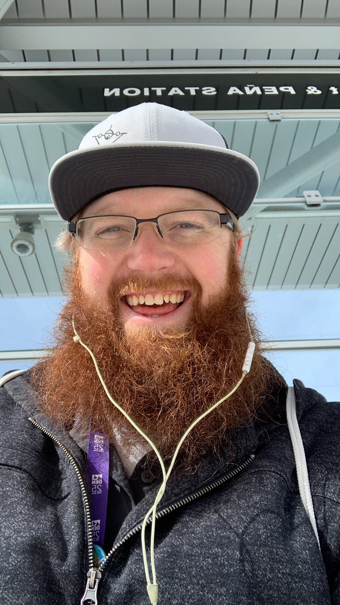 ZmcbrideTTV's tweet photo. Happy Thursday folks! One step closer to the weekend! Stay warm and classy! 🥂 #PositiveTribe #Ginger #gamer #Bartender #FunGuy https://t.co/mXLfQEB050