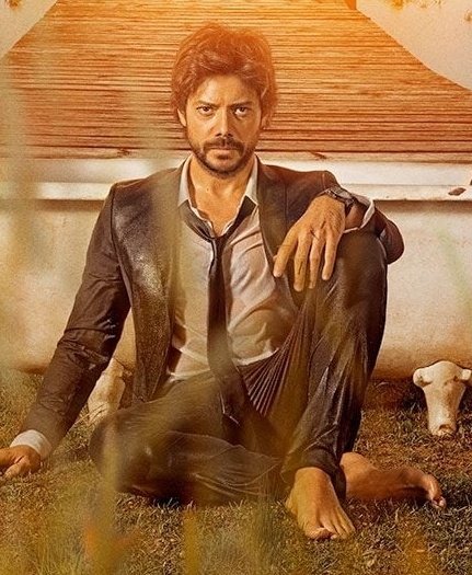 Kreyolstream's tweet image. #Pwofesè a kap gade jan moun isi a pa swete l bòn fèt jodia😂😂