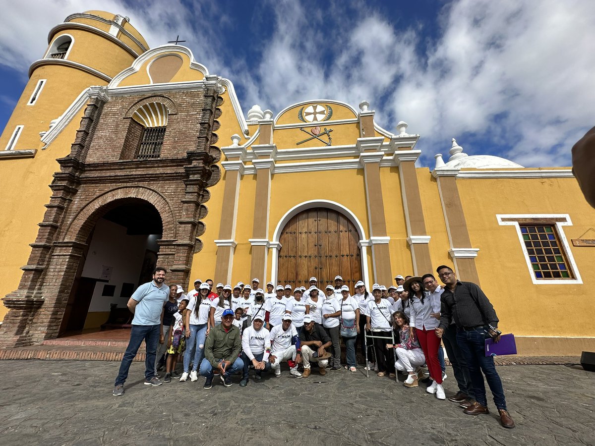 El FONAEM presente en la Ruta Turística de los Diablos Danzantes de San Francisco de Yare. 

Apoyamos con financiamientos a los emprendedores y de esta forma poder impulsar la actividad económica del municipio.
<a href="/NicolasMaduro/">Nicolás Maduro</a> <a href="/delcyrodriguezv/">Delcy Rodríguez</a>
<a href="/Hectorsilvavzla/">Hector Silva</a> <a href="/HectoRodriguez/">Héctor Rodríguez C.</a>