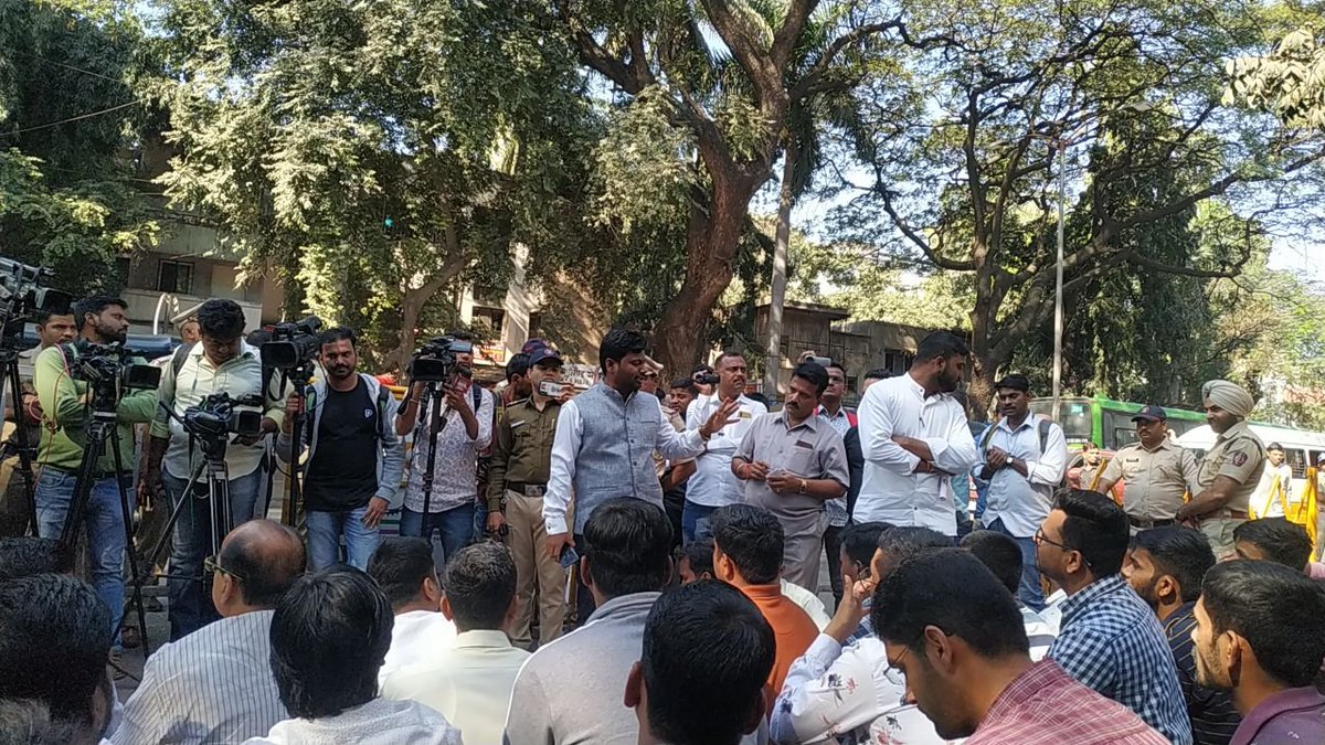 cajit10's tweet photo. 6 महिने रात्रीचा दिवस करून mpsc च्या विद्यार्थ्यांसाठी लढून, लढाई जिंकवणारे बळीराम डोळे सर यांचे खुप आभार 🎊🎊💪
@BaliramDoley
 @atullondhe
 @NANA_PATOLE
 @IYCMaha
 @INCMumbai
 @IYC
 @INCMaharashtra
 @Buntyshelke_inc
 @sainsk64989256
 @KunalBhavsar227
 @Liberal_India1
 @bb_थोरात https://t.co/9ROPpkTY3m