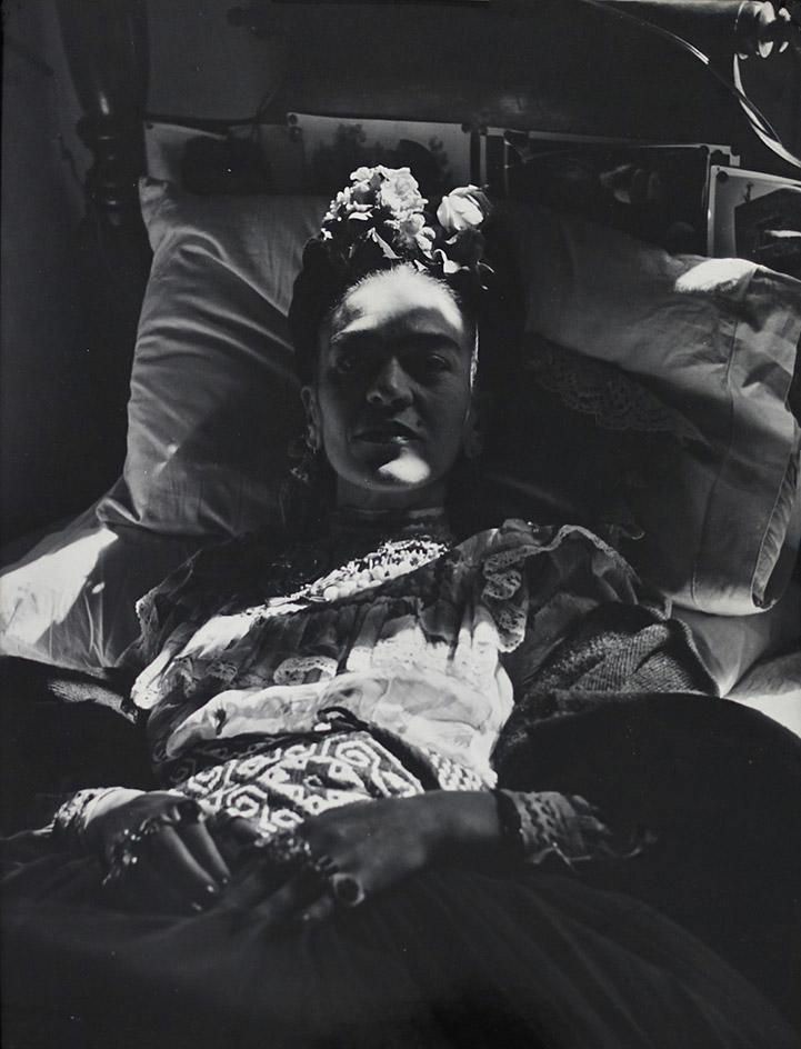Deserrances's tweet photo. Frida Kahlo by Bernice Kolko, 1954 https://t.co/SDiSRQW0Ht