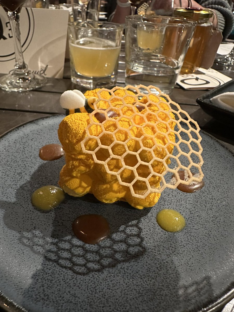 Huge thanks to <a href="/Q39KC/">Q39 BBQ</a> &amp; <a href="/Chef_PhilipT/">Chef Philip Thompson</a> for an unforgettable dinner to help our mission! Super generous and a lovely evening, privileged to be there. 💛🖤🍯🥩🐝 #kc #kcmo #bbq #q39 #bees #beekeeping