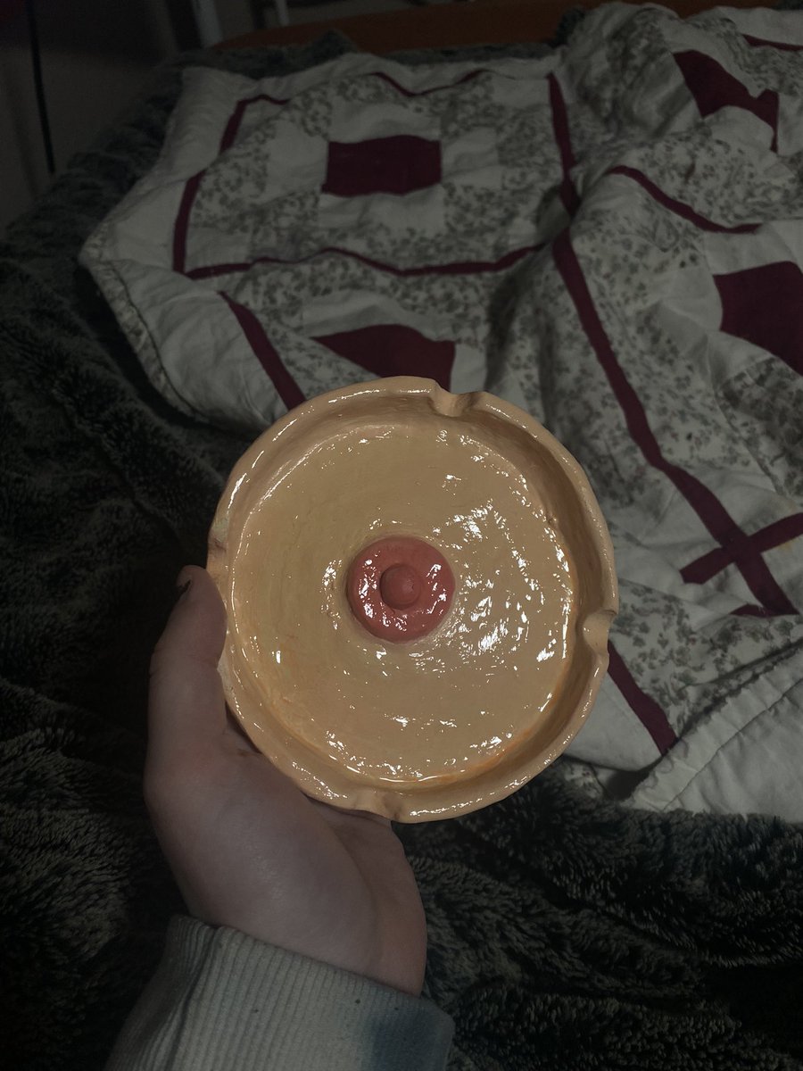 Daisyburger14's tweet photo. hi ! 
I’ve been having so much fun making ashtrays and incense holders out of clay recently. If anyone would be interested you can message me on my instagram or my Etsy :) https://t.co/dgsY2Db6o4