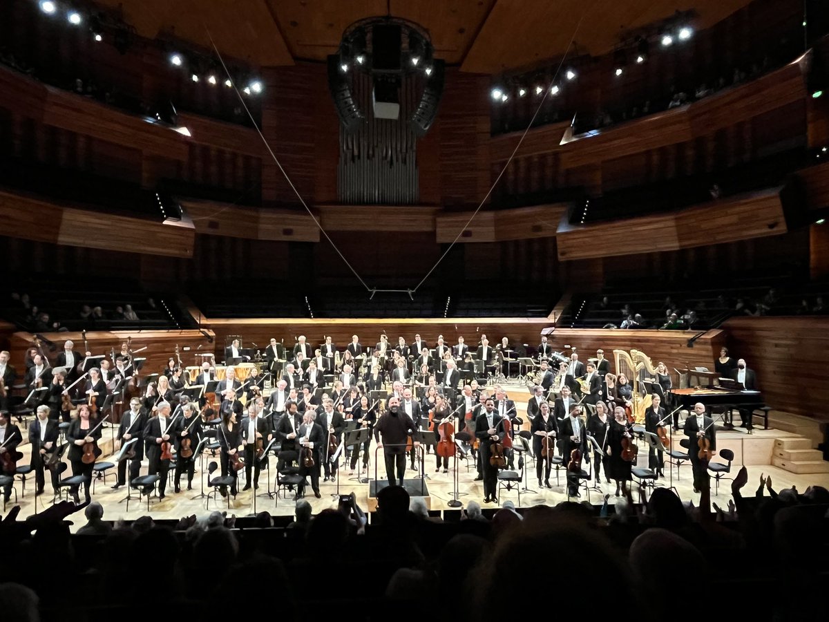 vtguillemin's tweet photo. La @Maisondelaradio aurait mérité d’être remplie pour ce concert #Americain d’un @nationaldefce chauffé à blanc par @PBleuse, splendide dans #Bernstein et #Adams🎺🎺🎺
Sans parler de la merveilleuse @JoyceDiDonato pour #Heggie! 💞
À réécouter @francemusique
Article @ResMusica https://t.co/VvNrBjvxmb