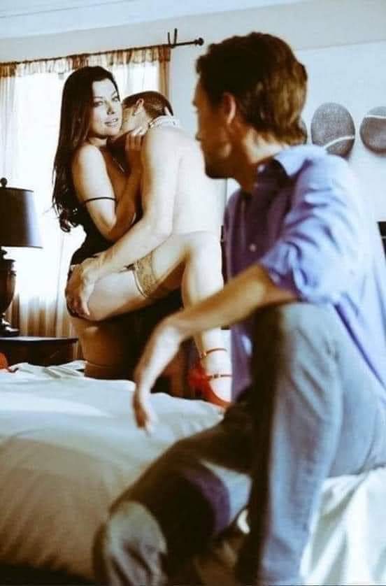 التخيلات هى الباب للدخول إلى عالم التحرر .
يجب على الزوجين فتح باب التخيلات بلا حدود ..
بمعنى أن يتخيل كلا الزوجين ما يعتقدون أنه من المستحيل أن يحدث . ومع الوقت والتعود على التخيلات يمكن أن يتحقق كل شئ..
تحرر الأزواج يزيد من الحب والثقه بينهم...
اجعل التجربة واقعياً وتمتع في