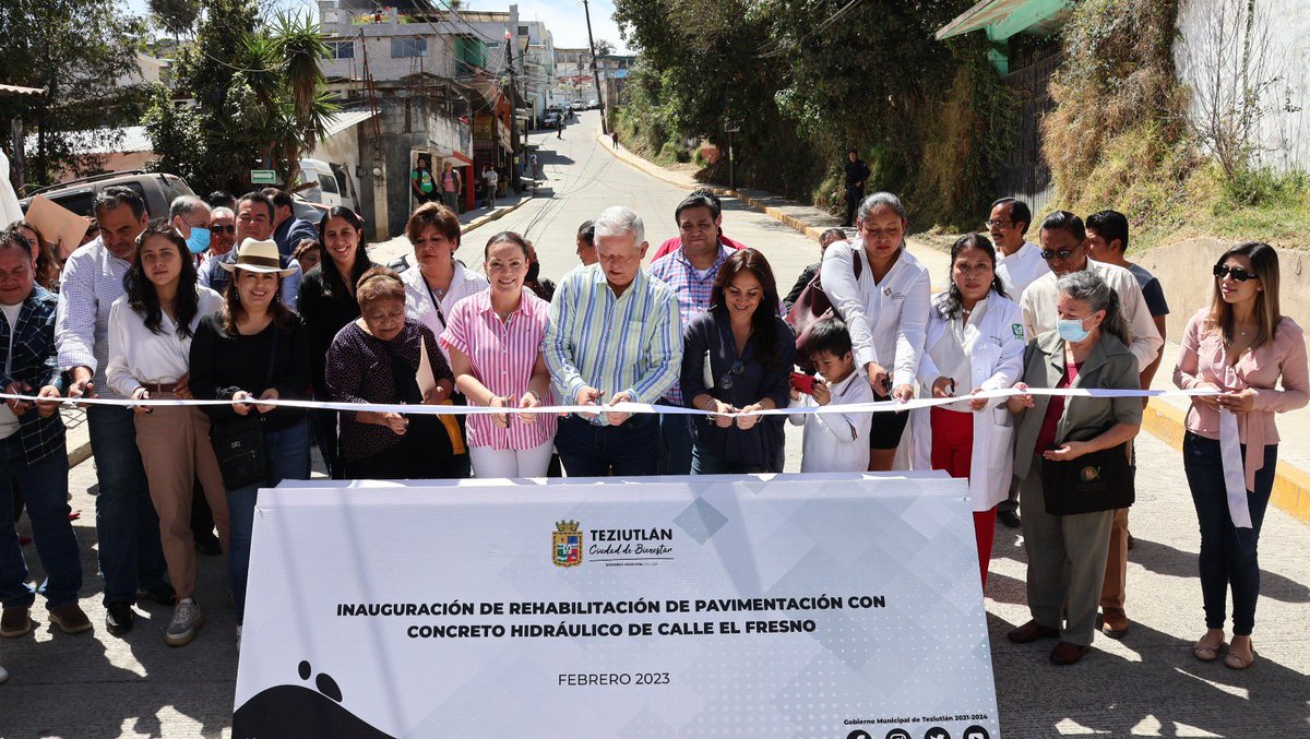 CarlosPeredoG's tweet photo. Este medio día realizamos la inauguración oficial de la Calle el fresno del Barrio del Fresnillo mejorando las condiciones de esta vialidad y la calidad de vida de las personas que diariamente transitan por  este lugar. #CarlosPeredo #ciudaddebienestar https://t.co/FPn6L8FisP