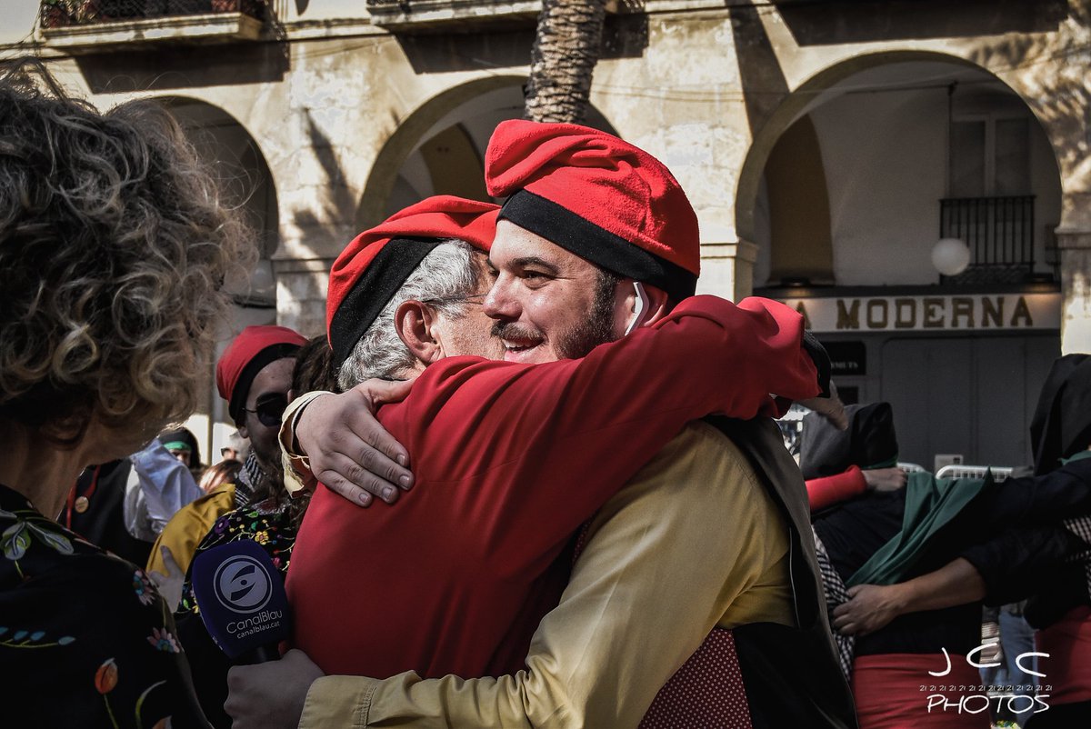 -Al final el que importa no són els anys de vida, sinó la vida dels anys- Abraham Lincoln

#Carnaval2023 #carnavalvng #photography #photographer #hug #fotografia #Moments