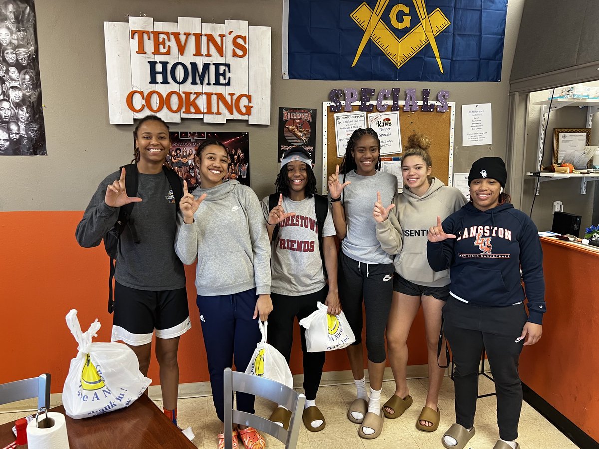 TevinSr's tweet photo. Love cooking for ⁦@LangstonHoops⁩ . outstanding group of young ladies. 👏🏽👏🏽👏🏽🙏🏿🙏🏿. Conference tournament play tonight. Let’s Go ! 💪🏾💙🧡🧡🧡🧡🧡💙🧡💙 https://t.co/s5SUTieQAE