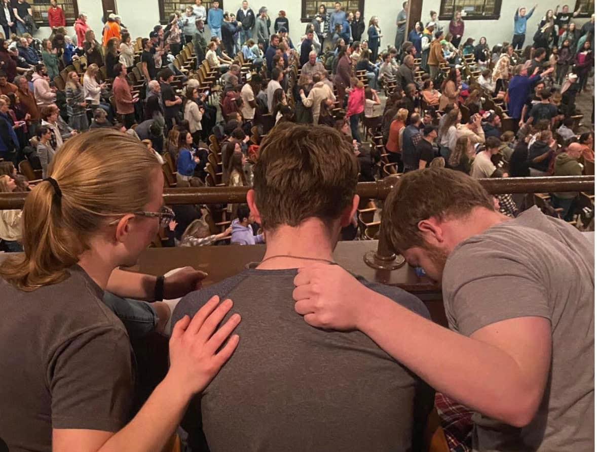 StephanieFast's tweet photo. Anxiety, distraction &amp; frustration with where He leads will come. Jesus understands. He gently reminds us to keep our focus on Him, choose daily to sit with Him. He is the better part of us. Love Him and stay in His presence. The joy is everlasting. "Come Lord Jesus Come!" https://t.co/qgu4PyJMFW