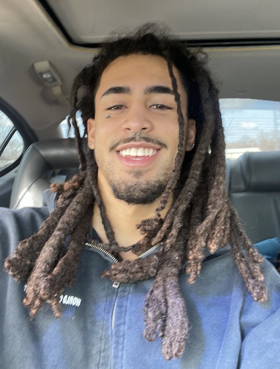 👽