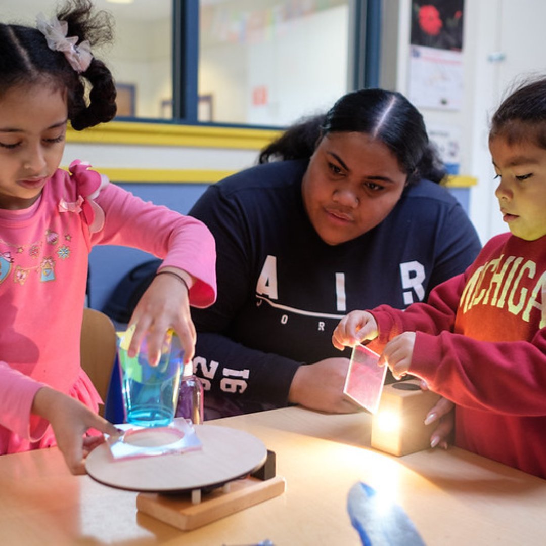 exploratorium's tweet photo. Educators: get ready to explore the world of #tinkering in early childhood!🛠 

STEAM Starters is a new online course designed to support tinkering in #earlychildhood. Get videos, starting points and more. #ExploEdu

📸: @TinkeringStudio  

Learn More ↴
https://t.co/edNaLrN7aj https://t.co/MlyUMKKUfQ