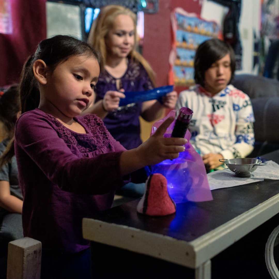 exploratorium's tweet photo. Educators: get ready to explore the world of #tinkering in early childhood!🛠 

STEAM Starters is a new online course designed to support tinkering in #earlychildhood. Get videos, starting points and more. #ExploEdu

📸: @TinkeringStudio  

Learn More ↴
https://t.co/edNaLrN7aj https://t.co/MlyUMKKUfQ