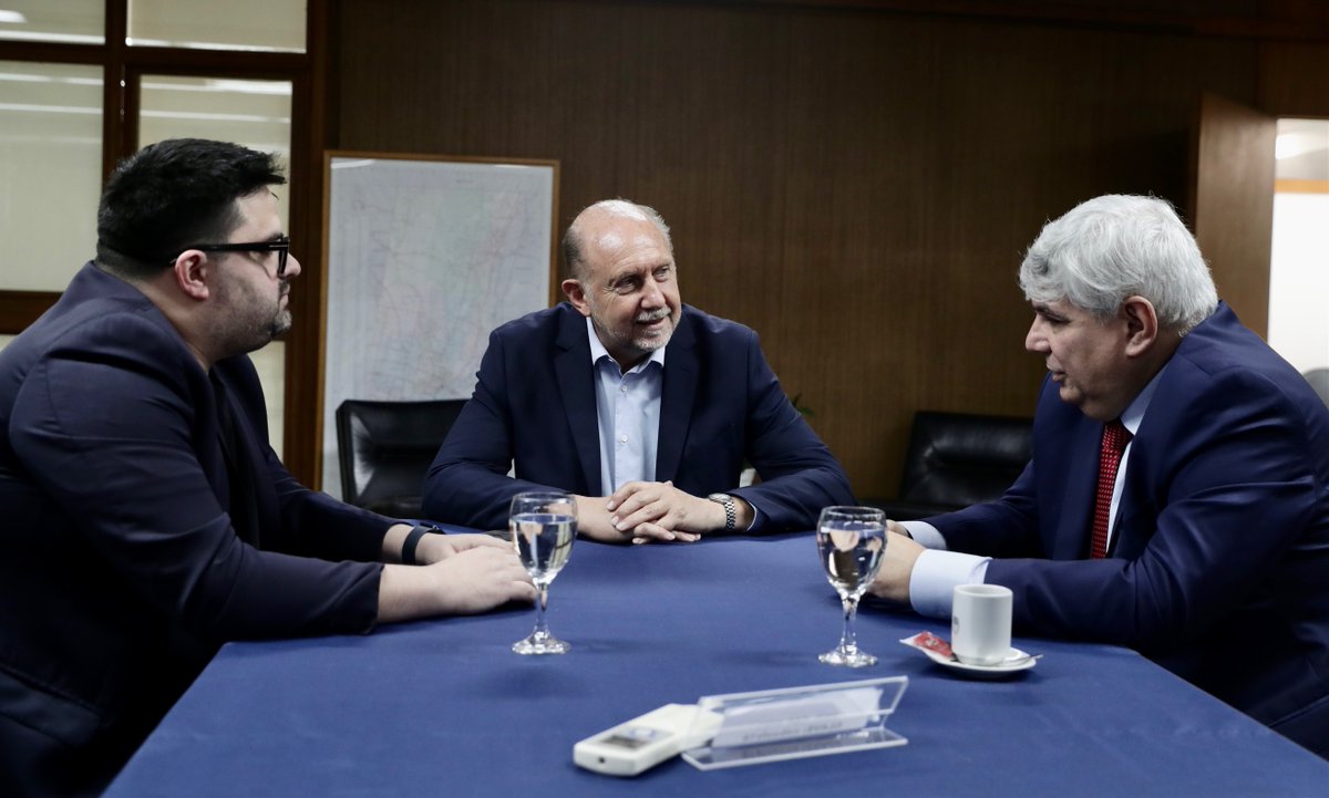 Recibí en la Casa de Santa Fe, al Embajador Argentino en Qatar <a href="/Guille_Nicolas/">Guille Villada #3</a>, para delinear una agenda de trabajo entre la Provincia y el Estado de Qatar, haciendo foco en el financiamiento del Acueducto Biprovincial, inversiones en la provincia y cooperación internacional.