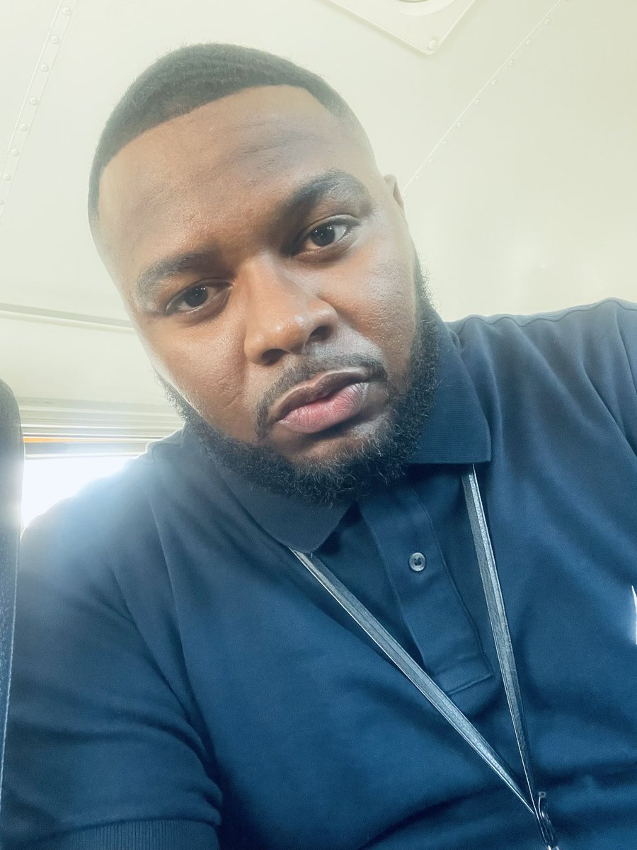 varius2real's tweet photo. This that I’m over this day look lol 😂 #WorkDay #SchoolBusDriver #FreshCutThursday https://t.co/4iKLxLtlIF